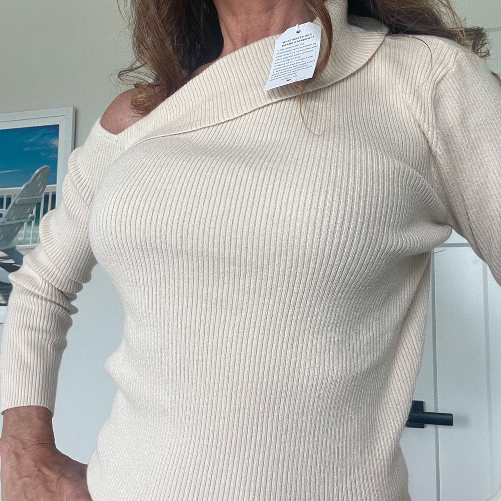 Cream off the shoulder sweater S